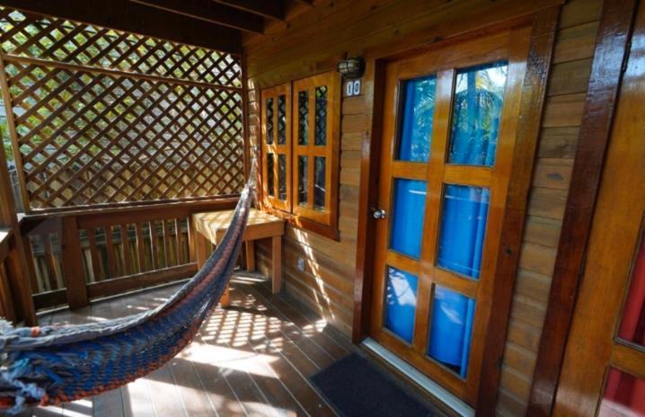 Sea Breeze Inn Уест Енд Екстериор снимка