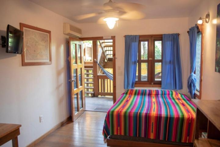 Sea Breeze Inn Уест Енд Екстериор снимка